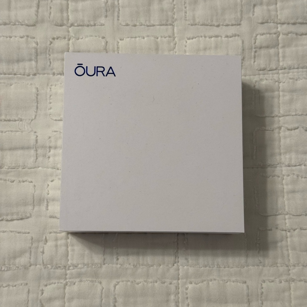 Oura Gold Smart Ring - Picture 6 of 8